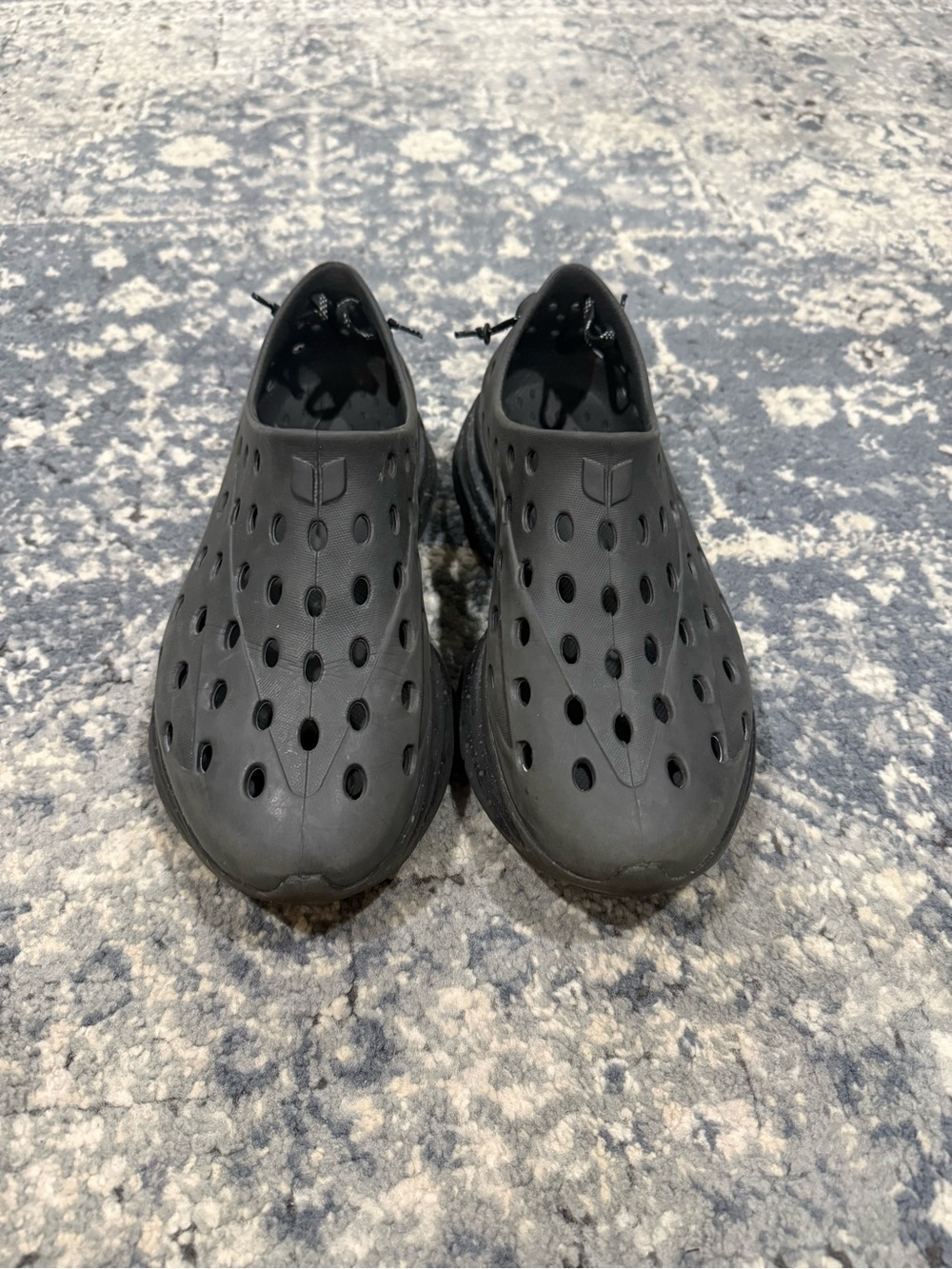 Black Slip-On Kanes Men’s 10 Women’s 8